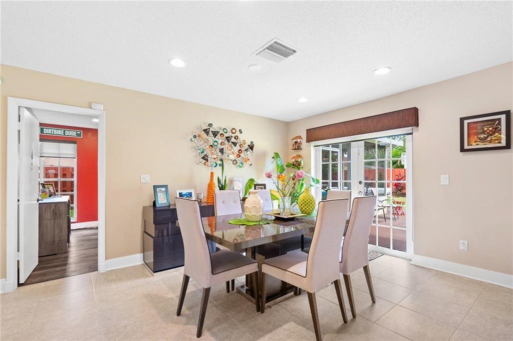 The Country Sec 1 81-5 B - Residential