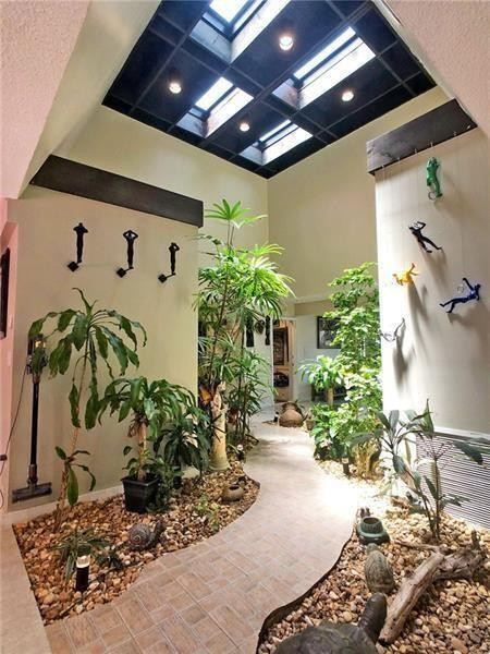 The Country Sec 1 81-5 B - Residential