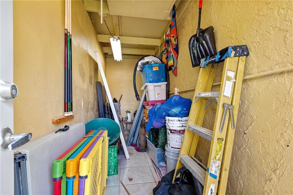 The Country Sec 1 81-5 B - Residential