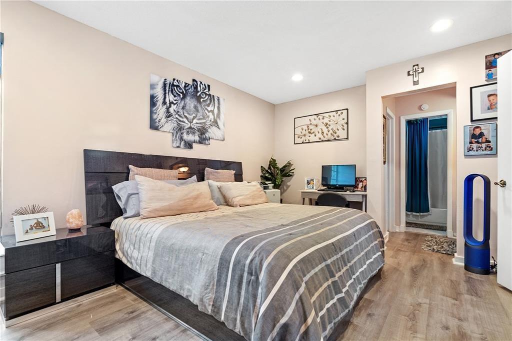 The Country Sec 1 81-5 B - Residential