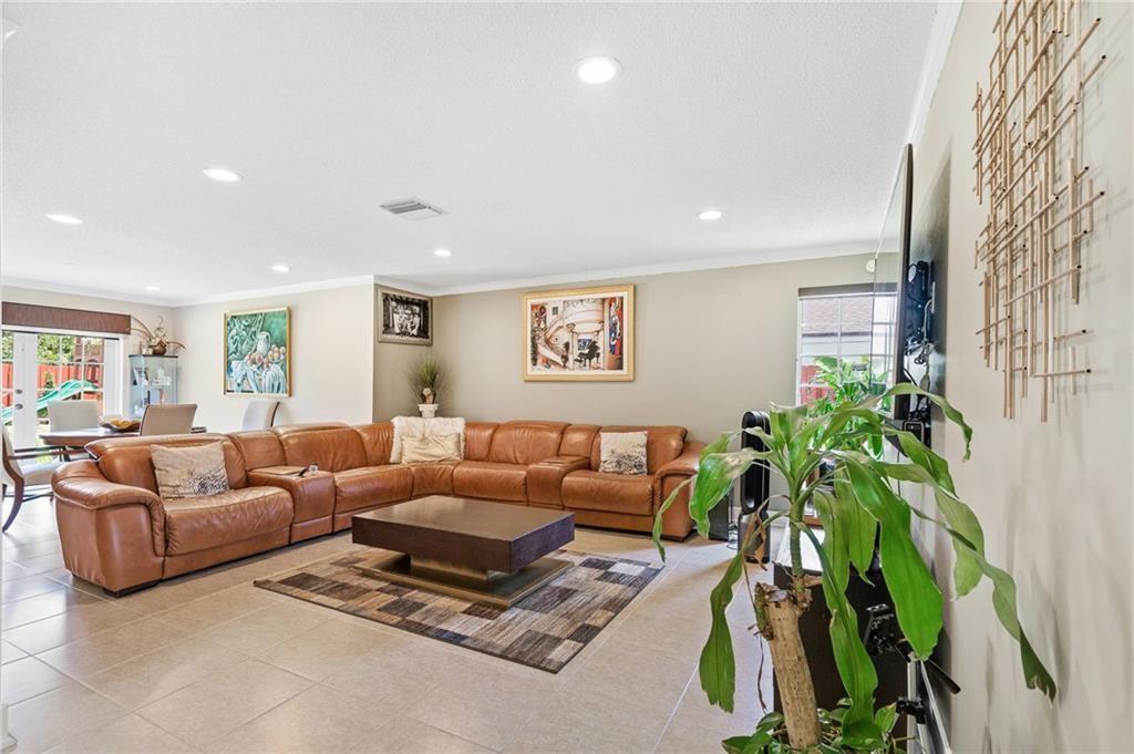 The Country Sec 1 81-5 B - Residential