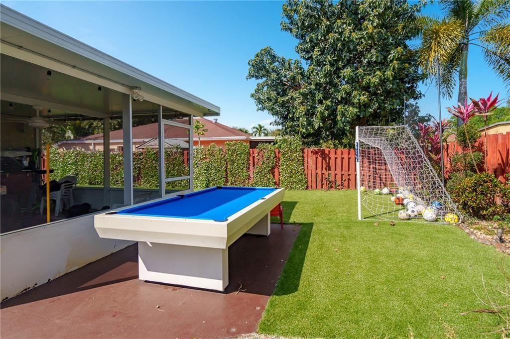 The Country Sec 1 81-5 B - Residential