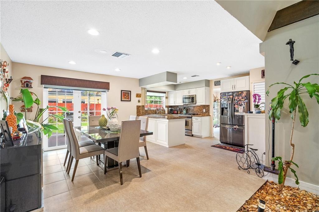 The Country Sec 1 81-5 B - Residential