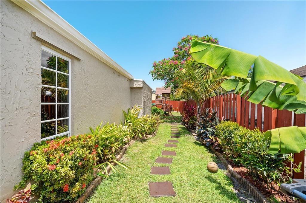 The Country Sec 1 81-5 B - Residential