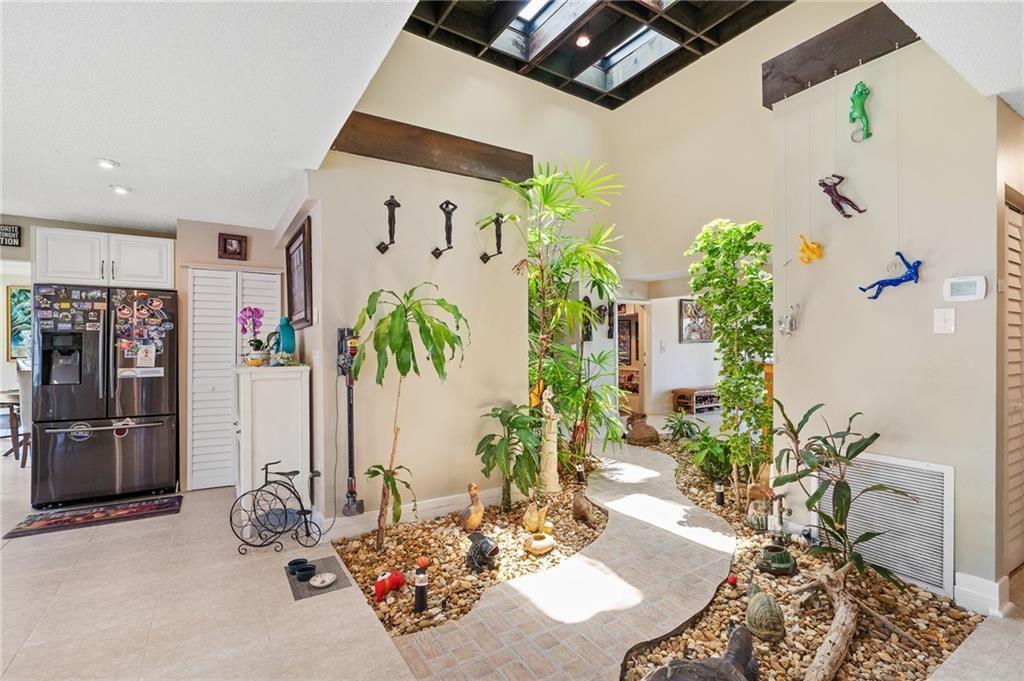 The Country Sec 1 81-5 B - Residential