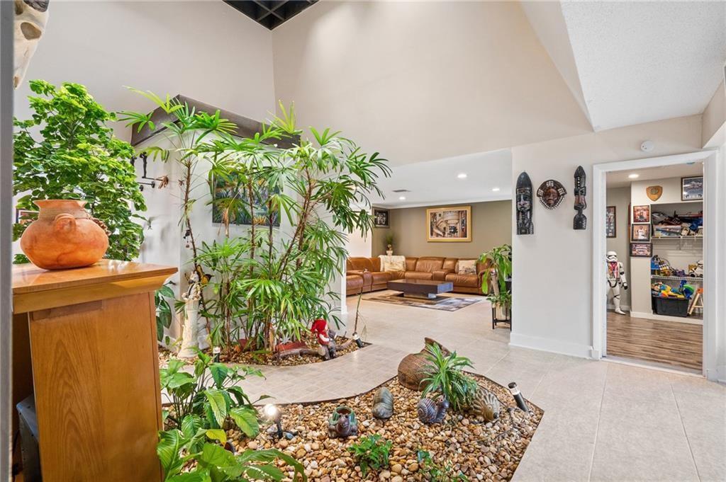 The Country Sec 1 81-5 B - Residential