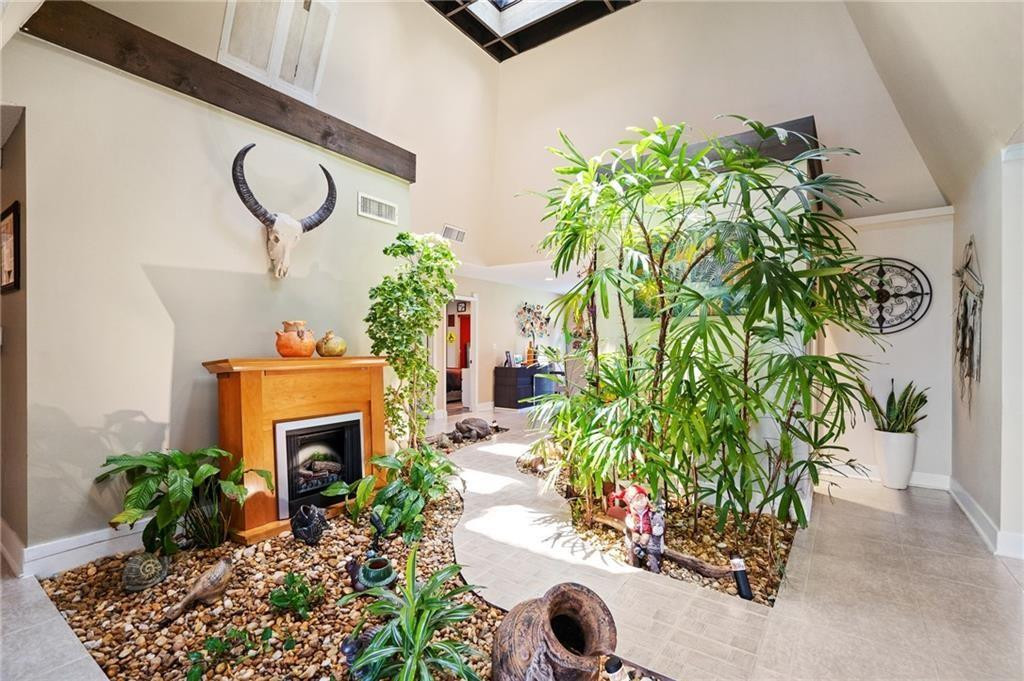 The Country Sec 1 81-5 B - Residential