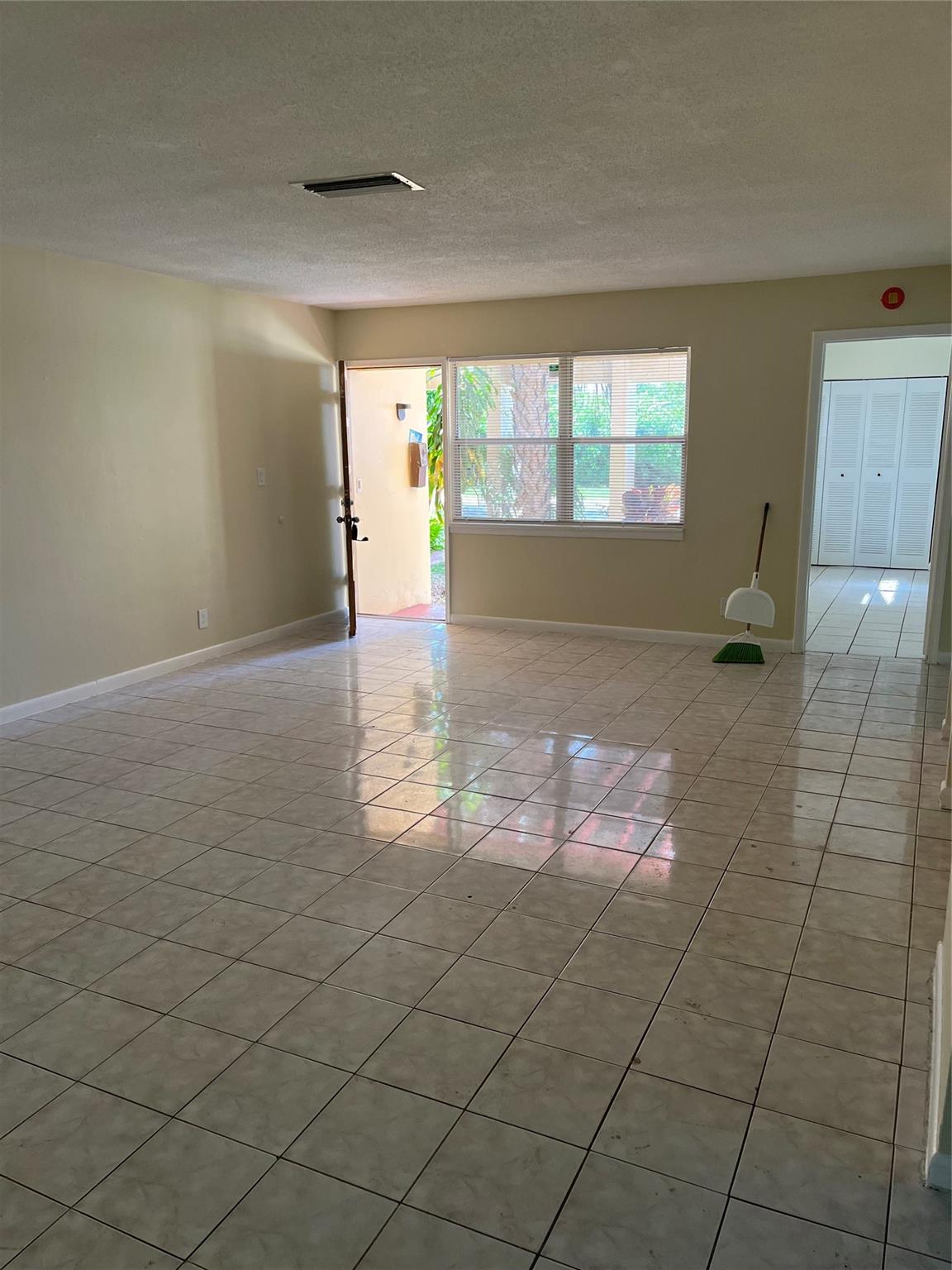 duplex .....big renovated, painted kitchen, bathrooms, nice neighborhood!