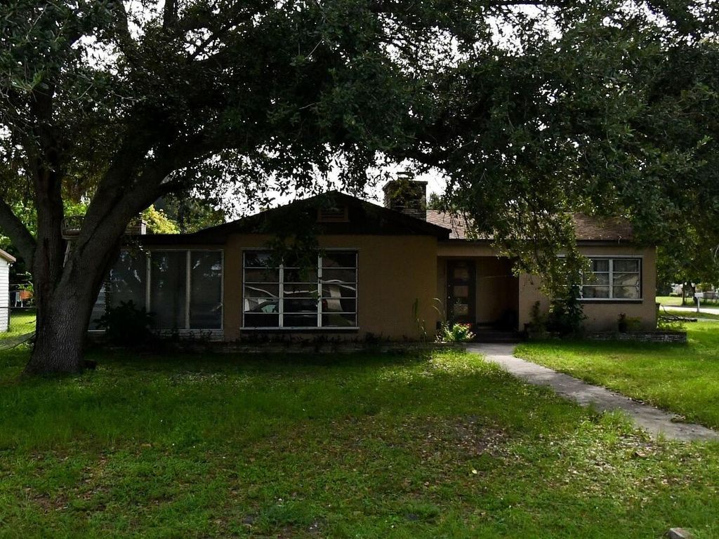 Photo of 2716 Oleander Boulevard, Fort Pierce, FL 34982 (MLS # R10890928)