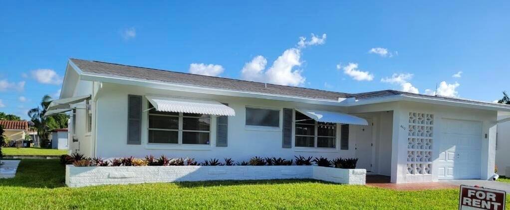 BEAUTIFUL WELL KEPT HOME 2/2/1, 55+ ACTIVE COMMUNITY LOOKING OVER A CANAL VIEW WITH LARGE SCREENED IN PATIO. UPGRADED MASTER BATHROOM AND KITCHEN WITH GRANITE COUNTER TOP. FLOOR TILES THROUGHOUT. EASY ACCESS TO MAJOR HIGHWAYS, SHOPPING AND DINING. TENANT MUST MEET MINIMUM OF 730 CREDIT SCORE.