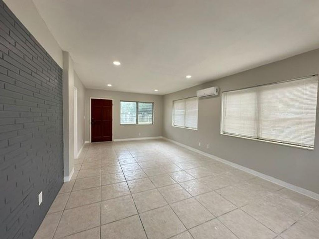 Photo of 3312 SE 5th Street #3, Pompano Beach, FL 33062 (MLS # F10478822)