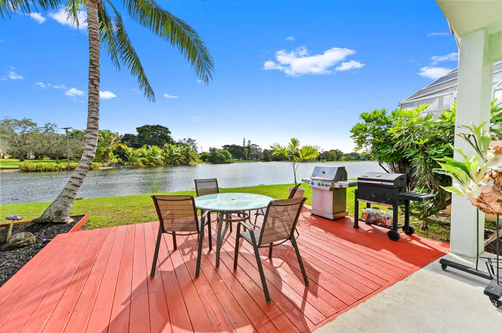 Photo of 9520 Lago Drive, Boynton Beach, FL 33472 (MLS # R11057234)