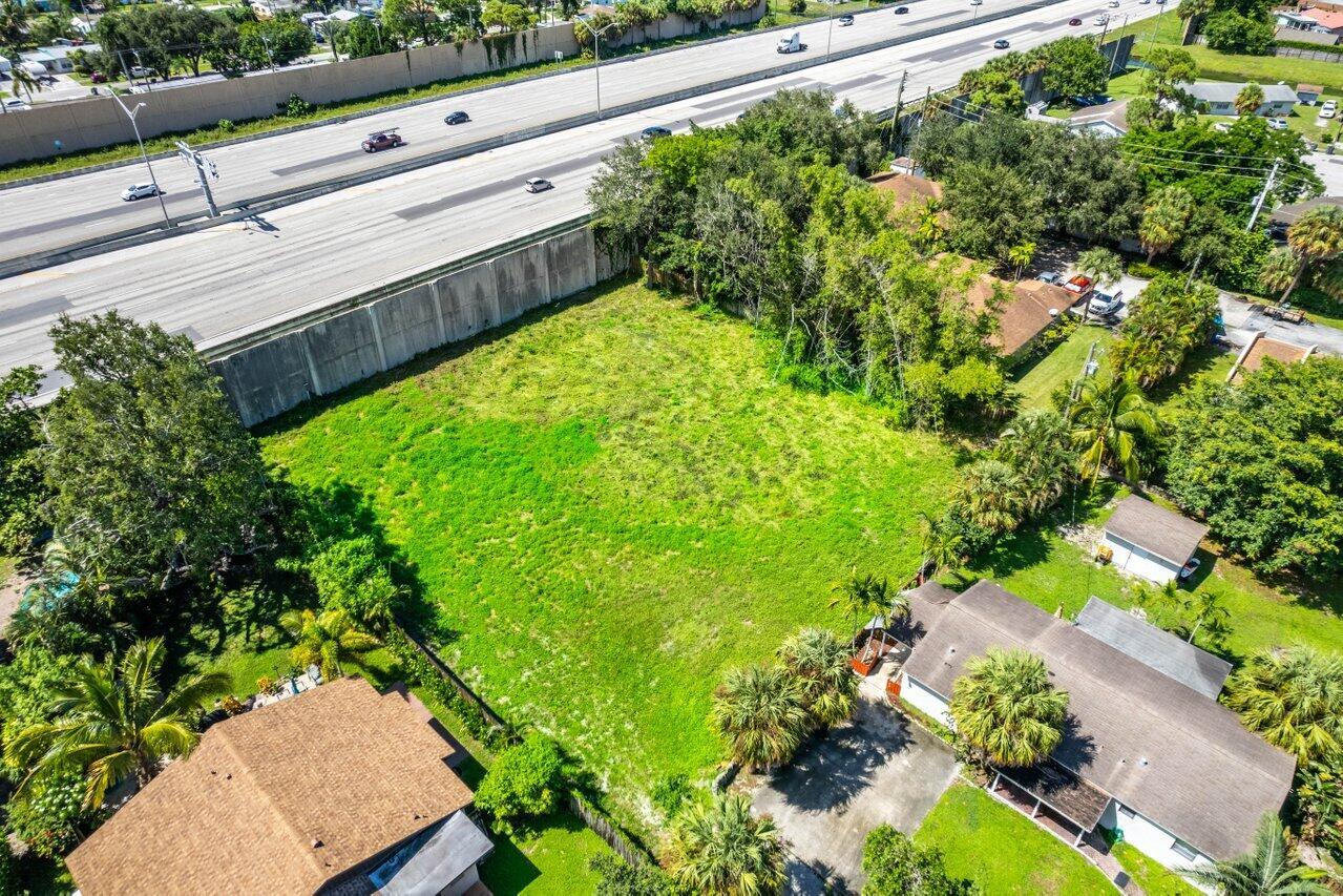 Vacant lot with many possibilities. Lot can accommodate a five plex, mother-in-law suite and 100 x 100 metal sided warehouse. Seller has done a lot of research. Please call listing broker with questions regarding easement and possible uses.
