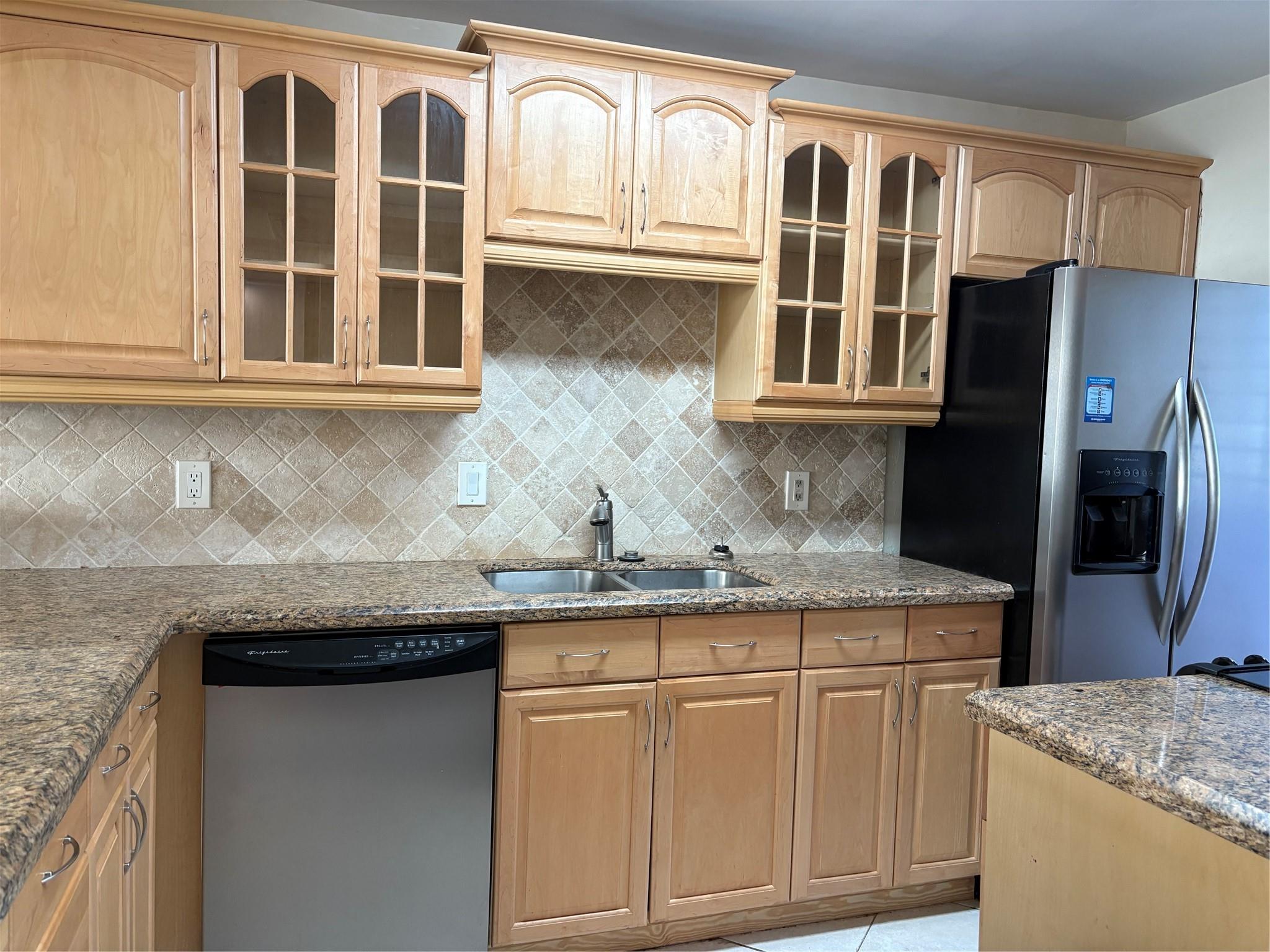 Lighthouse Point Plaza Co - Residential Lease