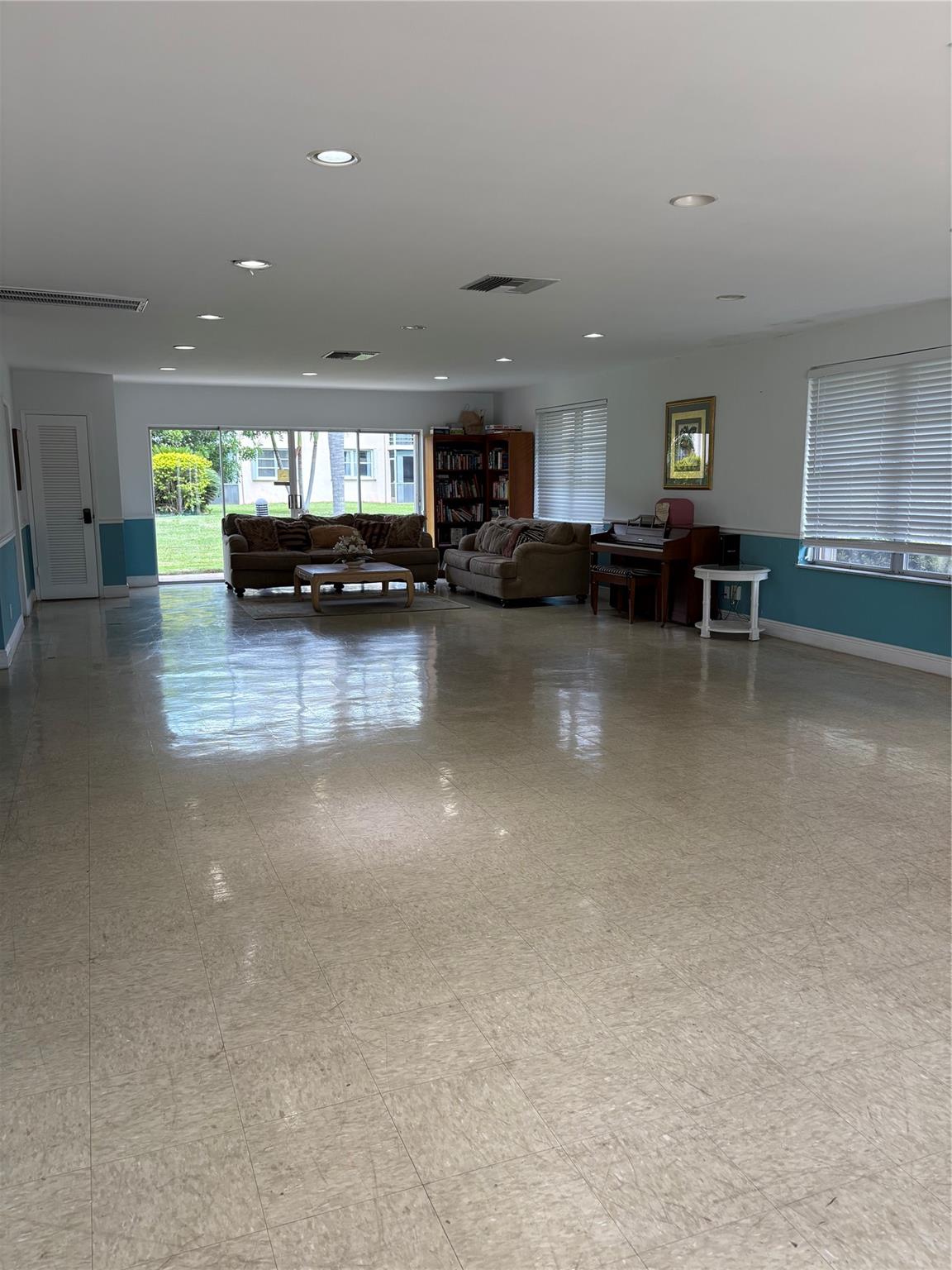 Lighthouse Point Plaza Co - Residential Lease