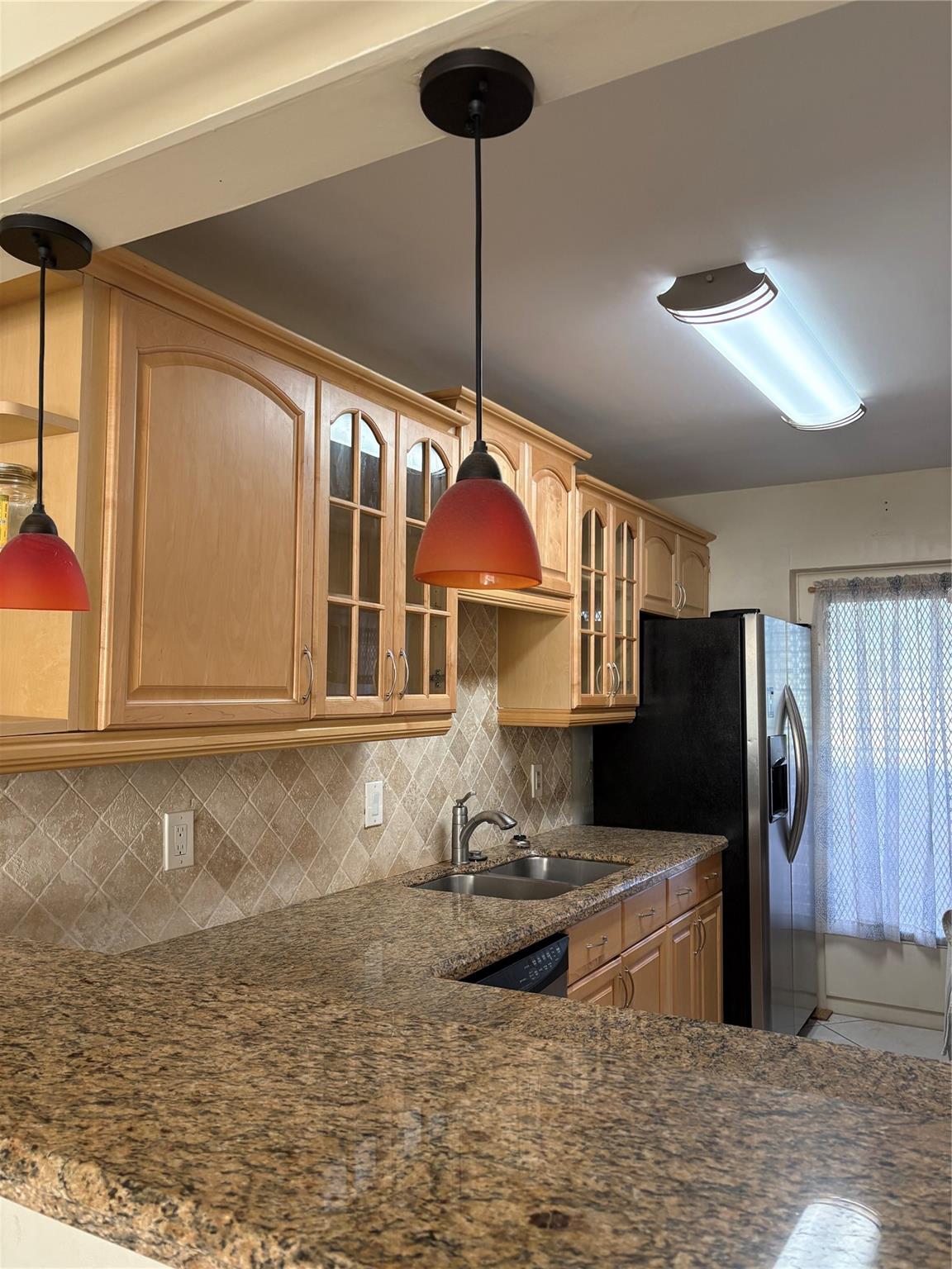 Lighthouse Point Plaza Co - Residential Lease