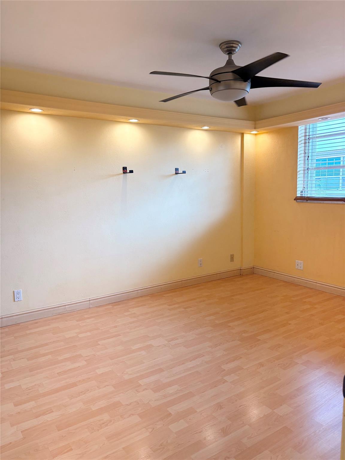 Lighthouse Point Plaza Co - Residential Lease