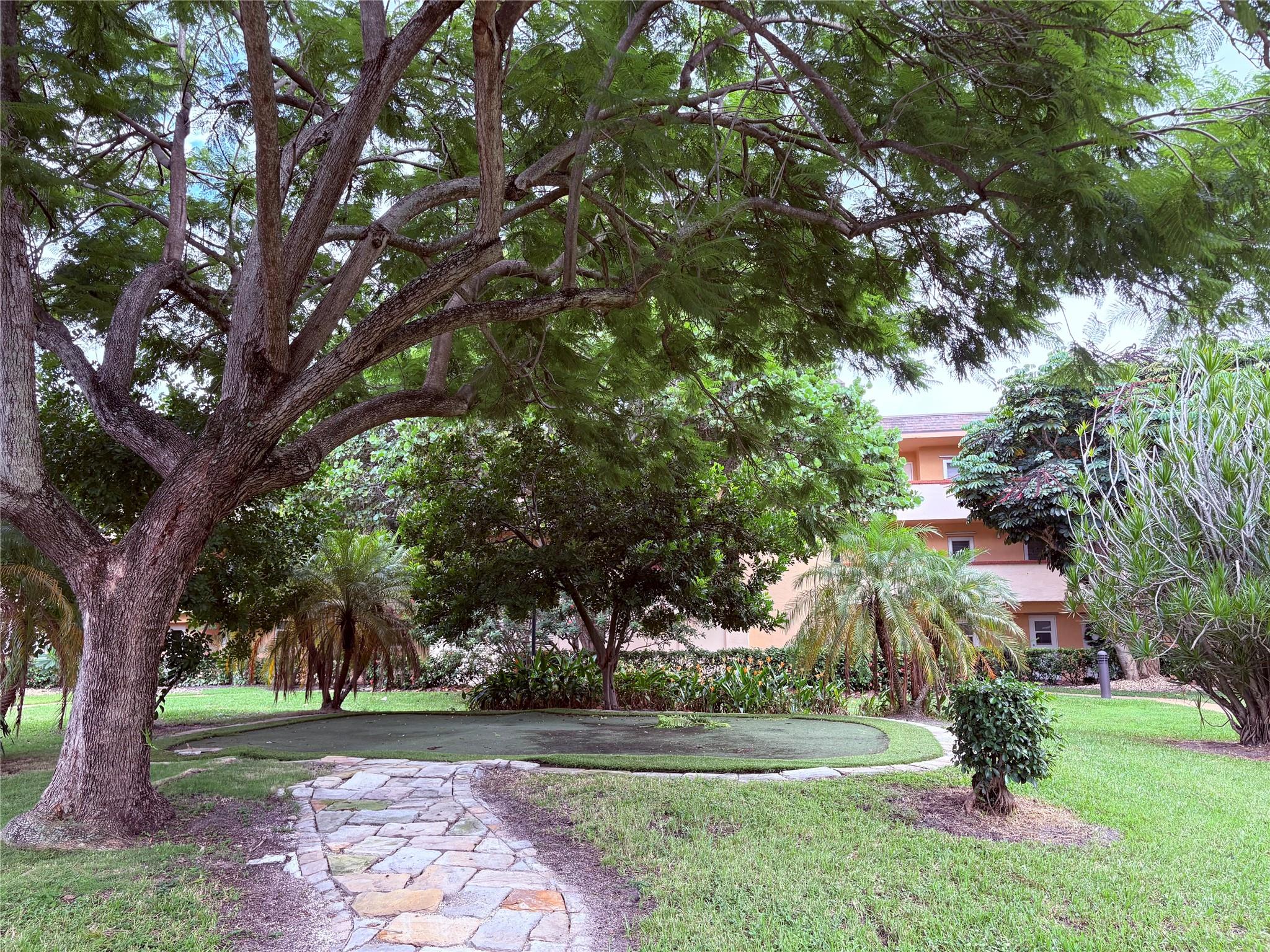 Lighthouse Point Plaza Co - Residential Lease