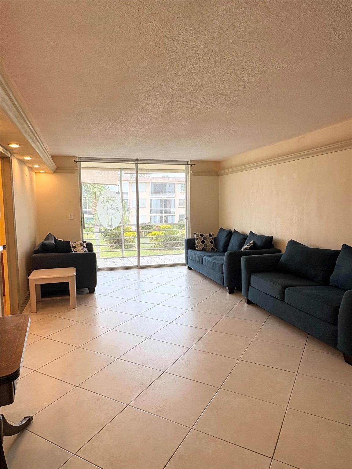 Lighthouse Point Plaza Co - Residential Lease