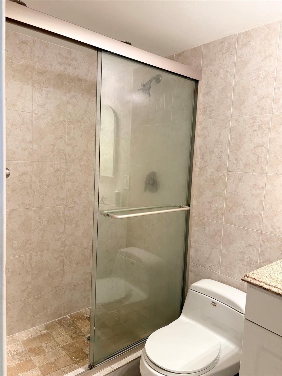 Lighthouse Point Plaza Co - Residential Lease