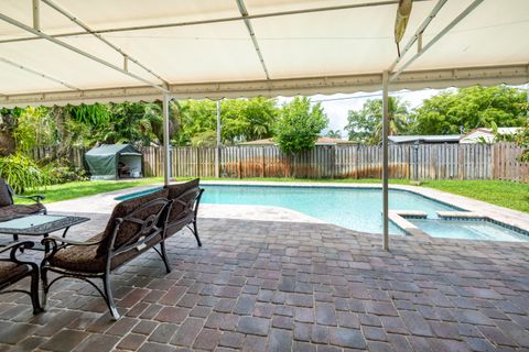 Photo of 510 S 58th Court, Hollywood, FL 33023 (MLS # B26011885)