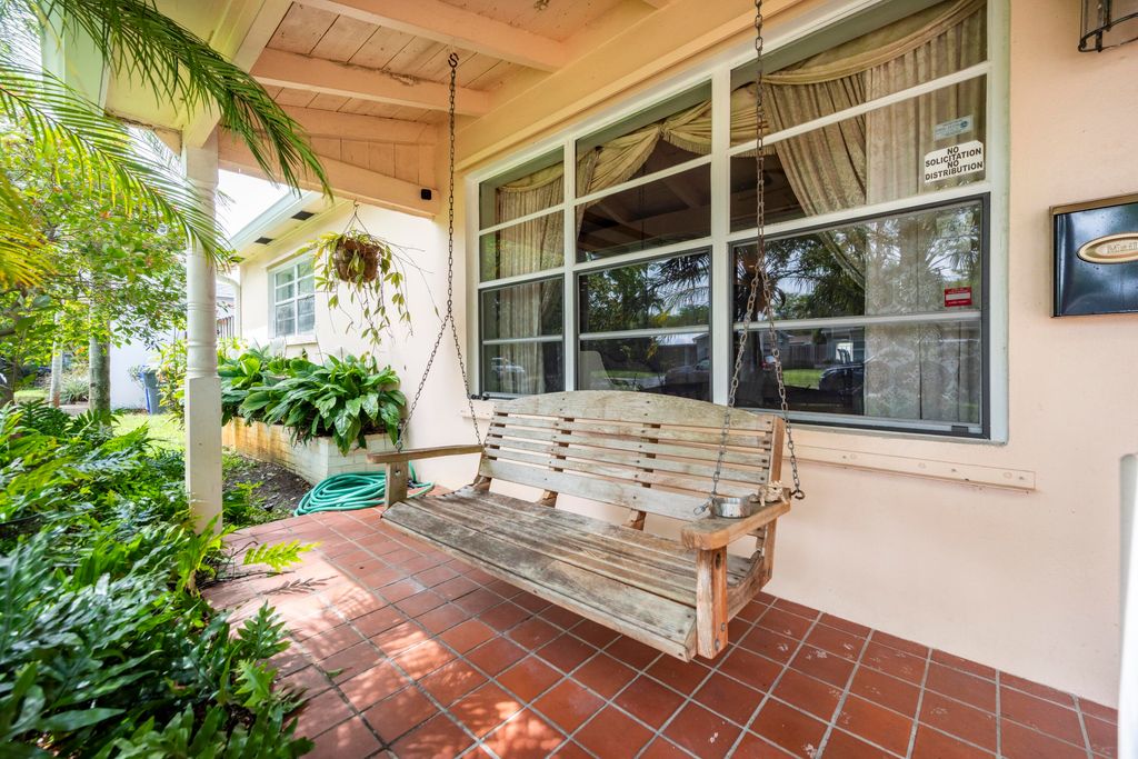 Photo of 510 S 58th Court, Hollywood, FL 33023 (MLS # B26011885)