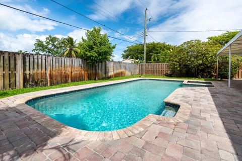 Tiny photo for 510 S 58th Court, Hollywood, FL 33023 (MLS # B26011885)
