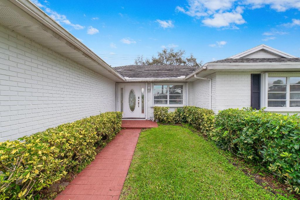 Photo of 10814 Greentrail Drive S, Boynton Beach, FL 33436 (MLS # R11050412)