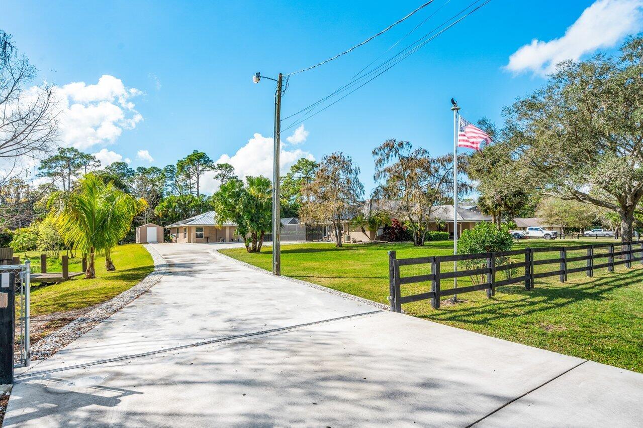17160 41st Road N