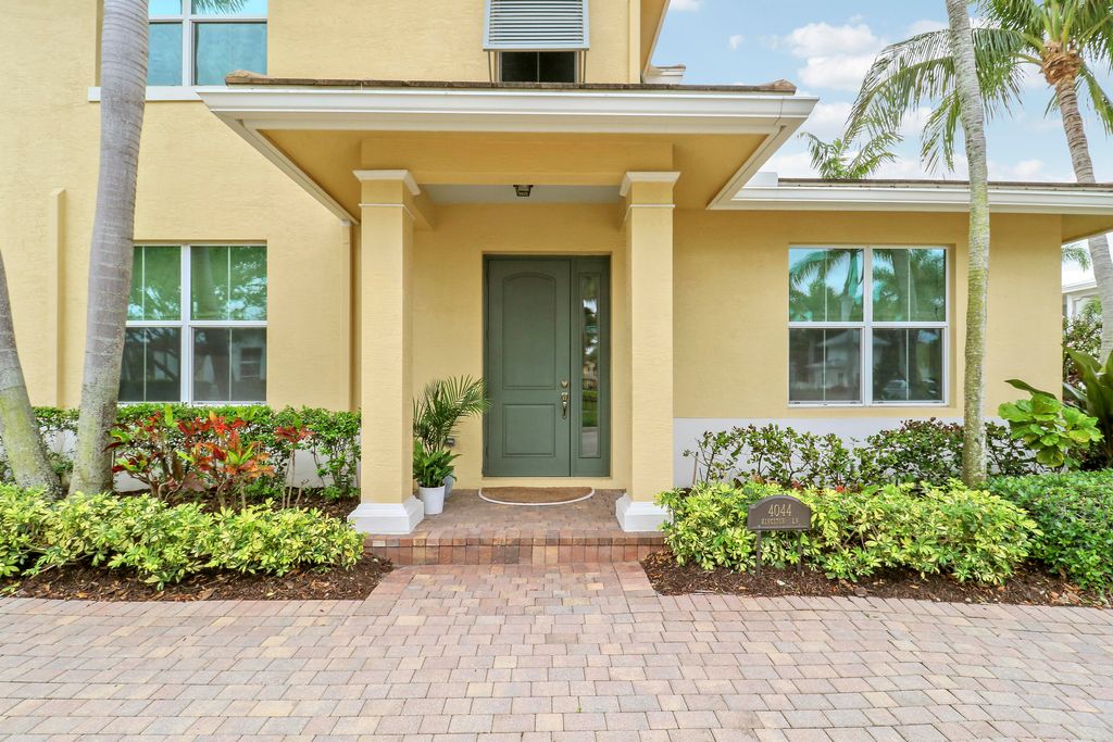 Photo of 4044 Kingston Lane, Palm Beach Gardens, FL 33418 (MLS # B26010989)