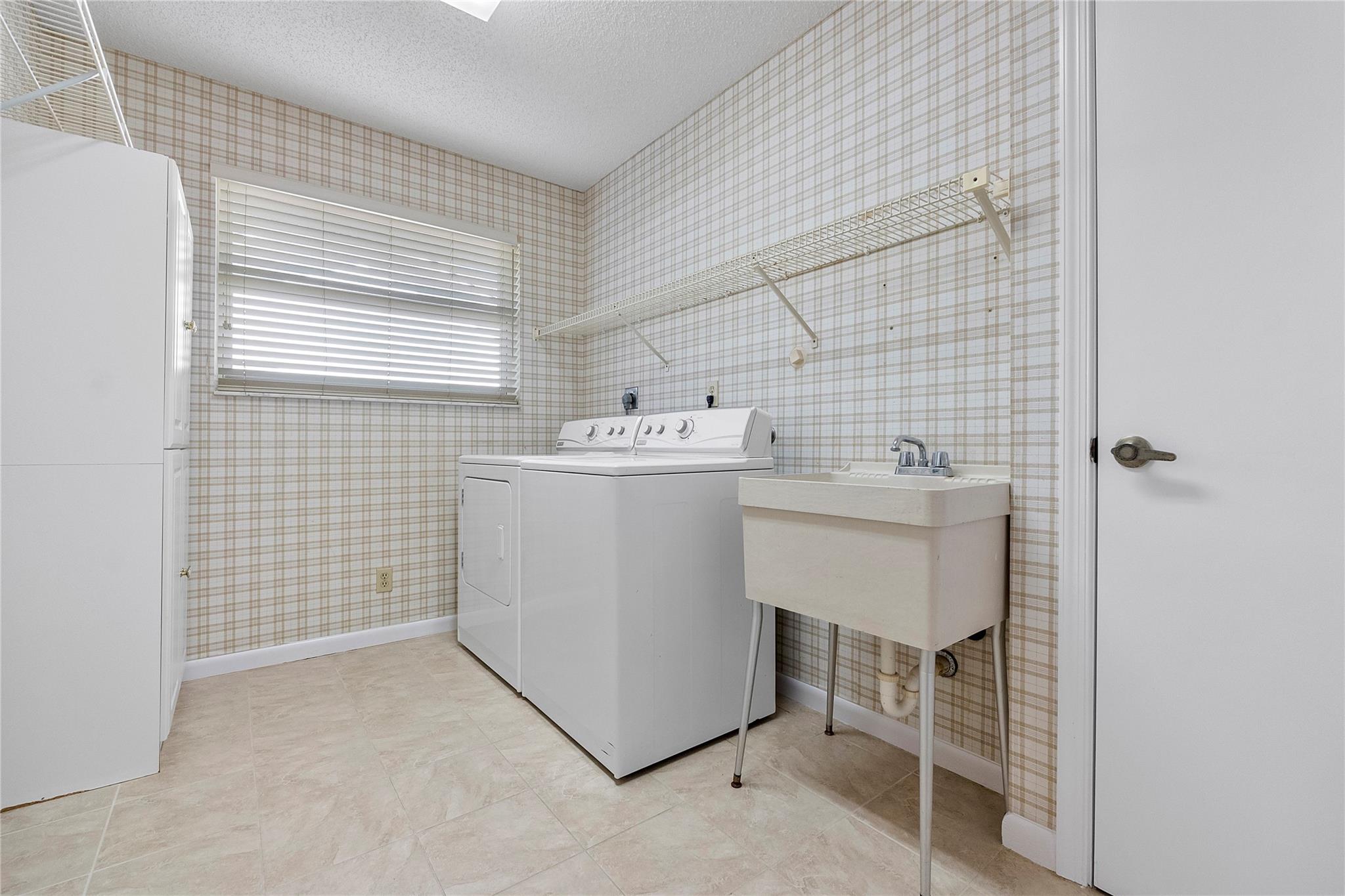 Shadow Wood 80-38 B - Residential