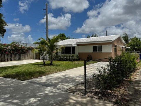 Tiny photo for 6781 Charleston Street, Hollywood, FL 33024 (MLS # B26030408)