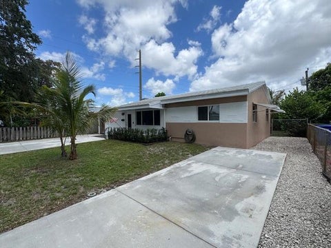 Tiny photo for 6781 Charleston Street, Hollywood, FL 33024 (MLS # B26030408)