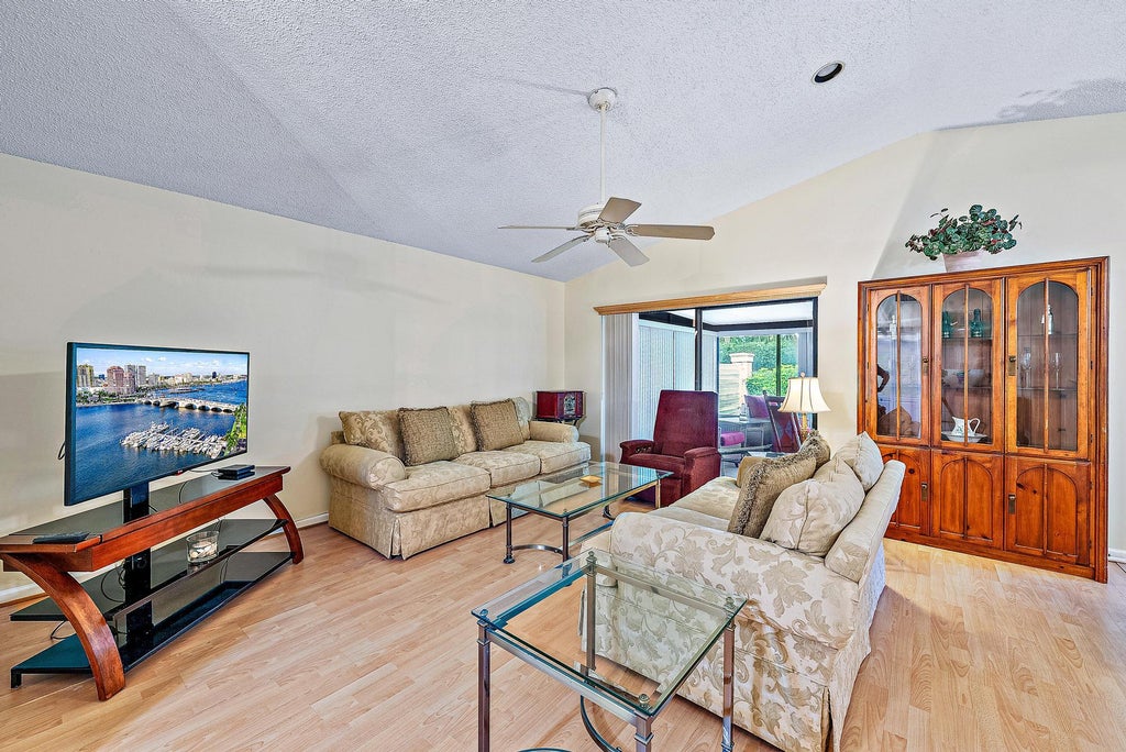Photo of 77 Ironwood Way N, Palm Beach Gardens, FL 33418 (MLS # R10962495)