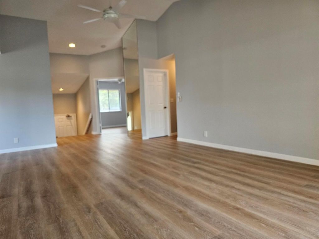 Photo of 15 Lexington Lane E #H, Palm Beach Gardens, FL 33418 (MLS # R11000514)