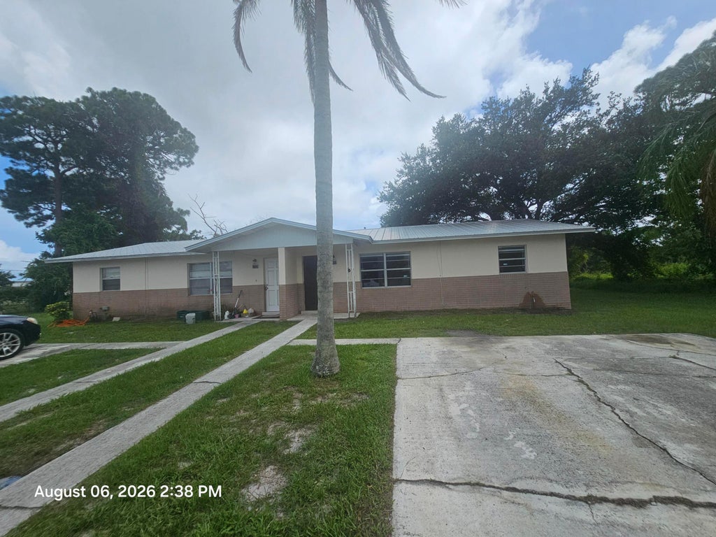 Photo of 2572 SENECA Avenue, Fort Pierce, FL 34946 (MLS # B26061418)