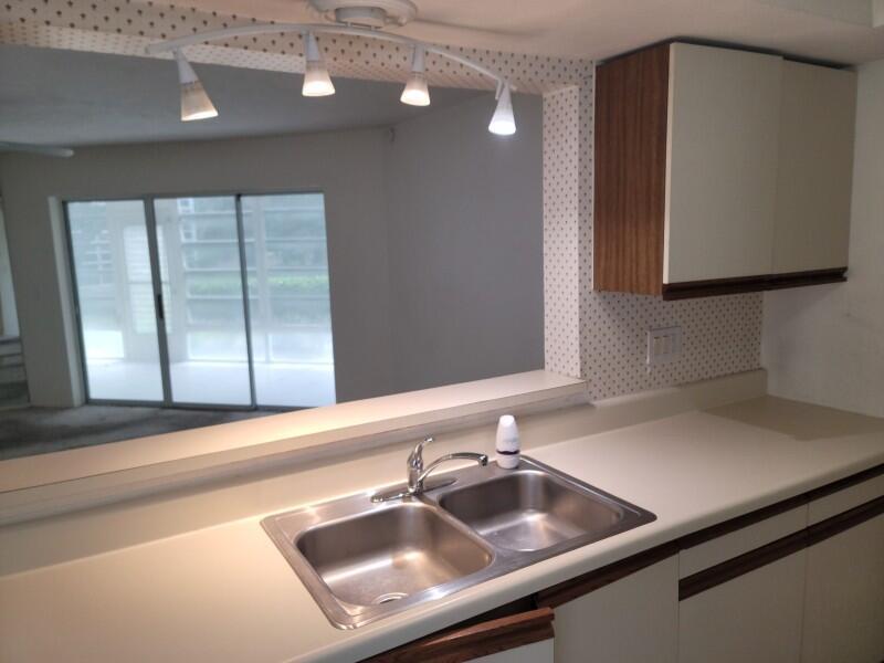 THE VILLAGE OF STUART CON - Residential