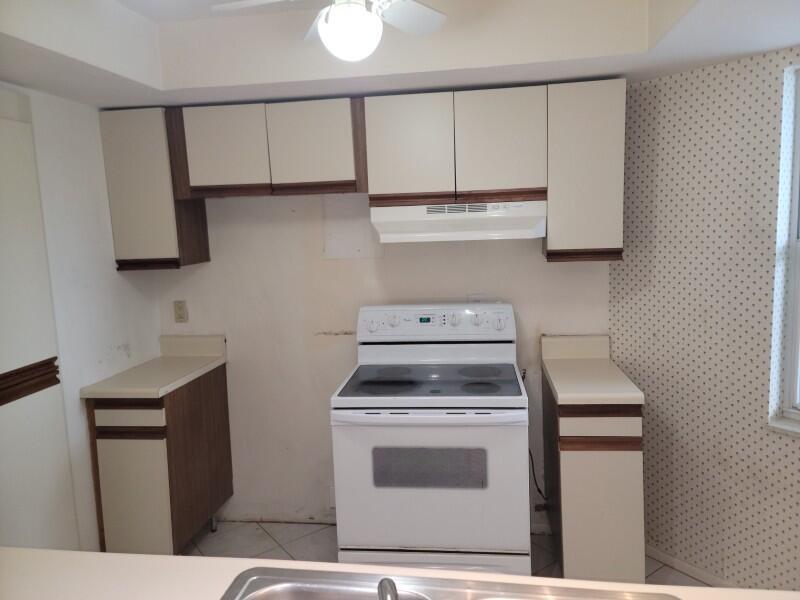 THE VILLAGE OF STUART CON - Residential