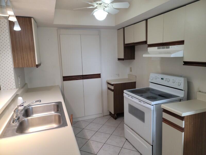 THE VILLAGE OF STUART CON - Residential