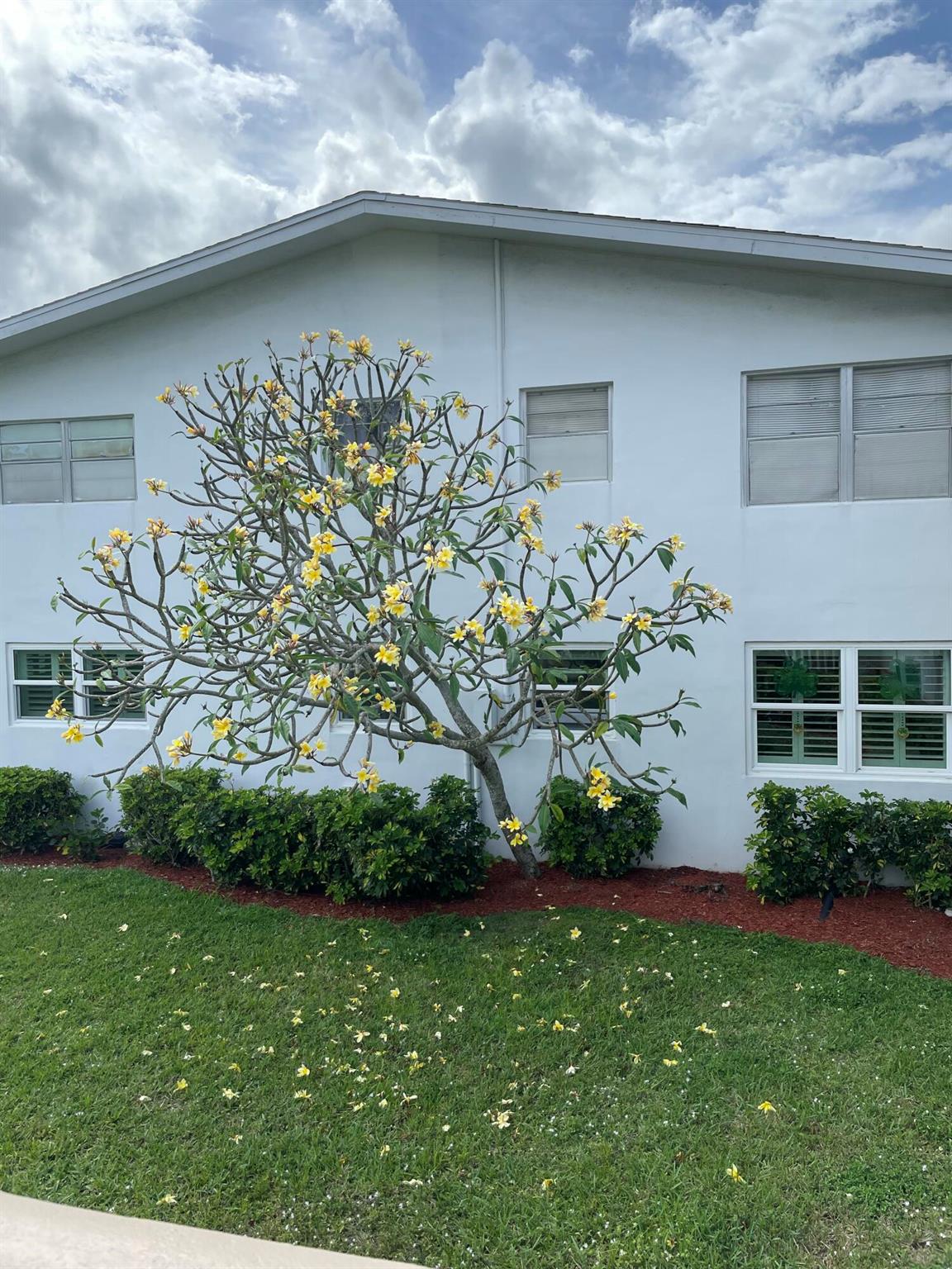 Nice ,freshly painted 2nd floor CORNER UNIT with updated kitchen, newer appliances, build out closets,central A/C.TILED THROUGHOUT, ENCLOSED PATIO. WALK TO MARKHAM POOL. GATED active adult COMMUNITY W/24 HR SECURITY. 5 STAR CLUBHOUSE W/ STATE OF THE ART GYM, CLUBS & CLASSES GALORE! 2.5 MILE JOGGING/BIKE PATH UNDER MATURE TREES. FREE SHUTTLE BUSES EVERY 30 MINS. ALL THIS JUST 3.5 MILES FROM GORGEOUS DEERFIELD BCH! CLOSE TO ALL MAJOR HWYS, GREAT SHOPPING,restaurants & more.