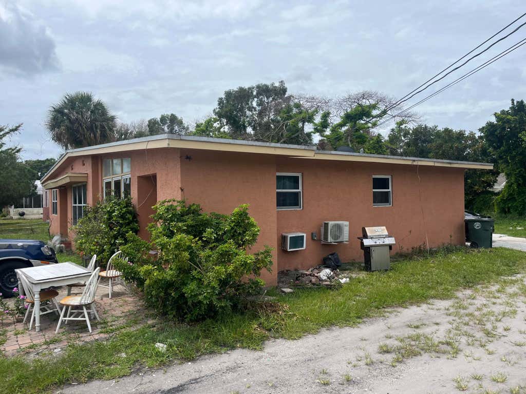Photo of 301 Preston Court, Fort Pierce, FL 34950 (MLS # B26039050)