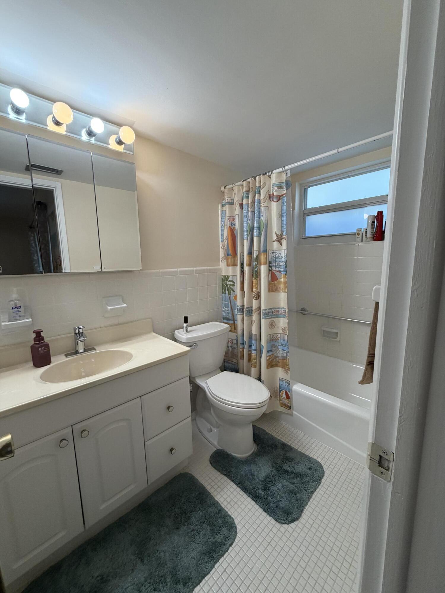 LIGHTHOUSE POINT GARDENS SOUTH - Residential