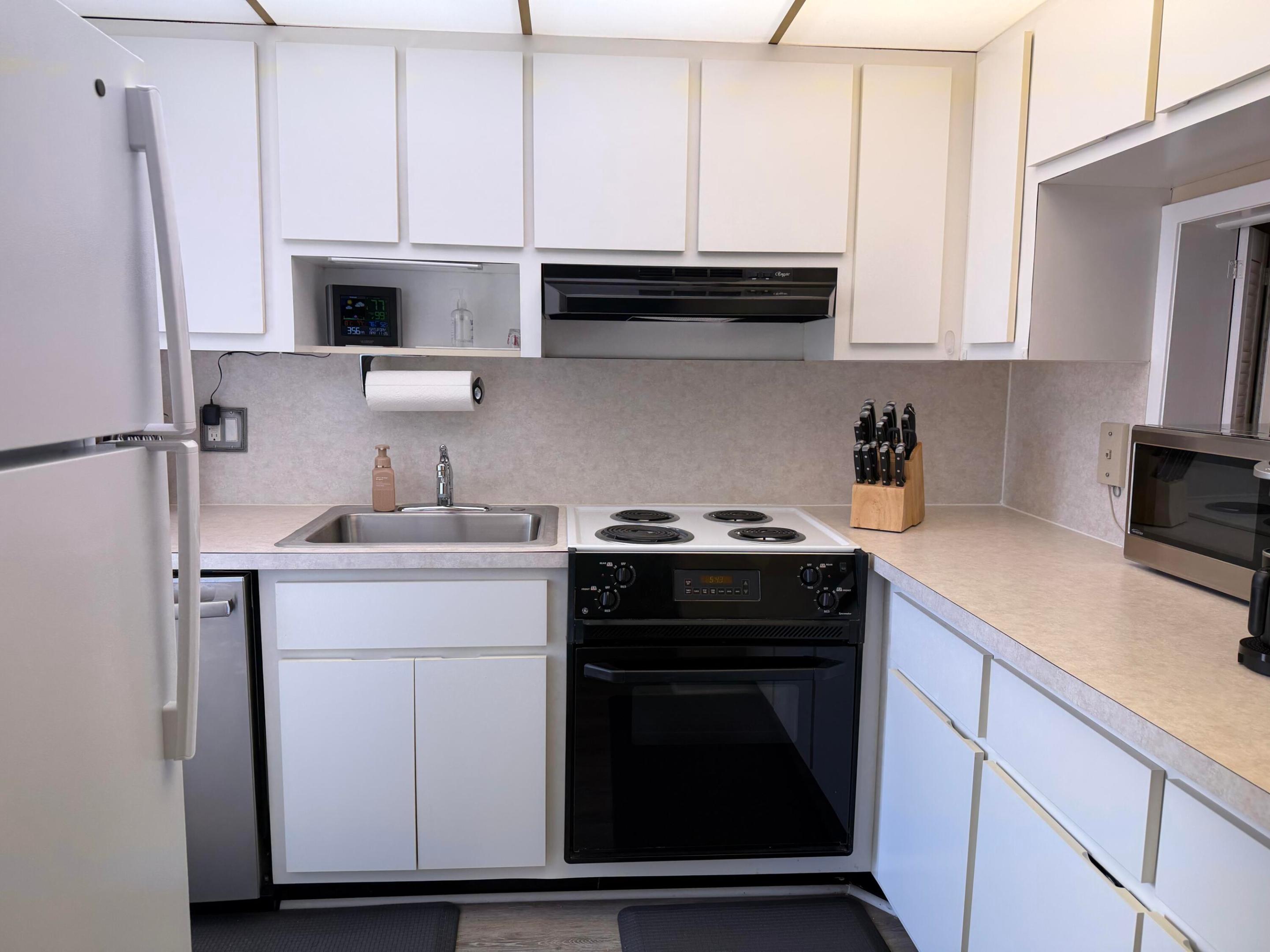 LIGHTHOUSE POINT GARDENS SOUTH - Residential