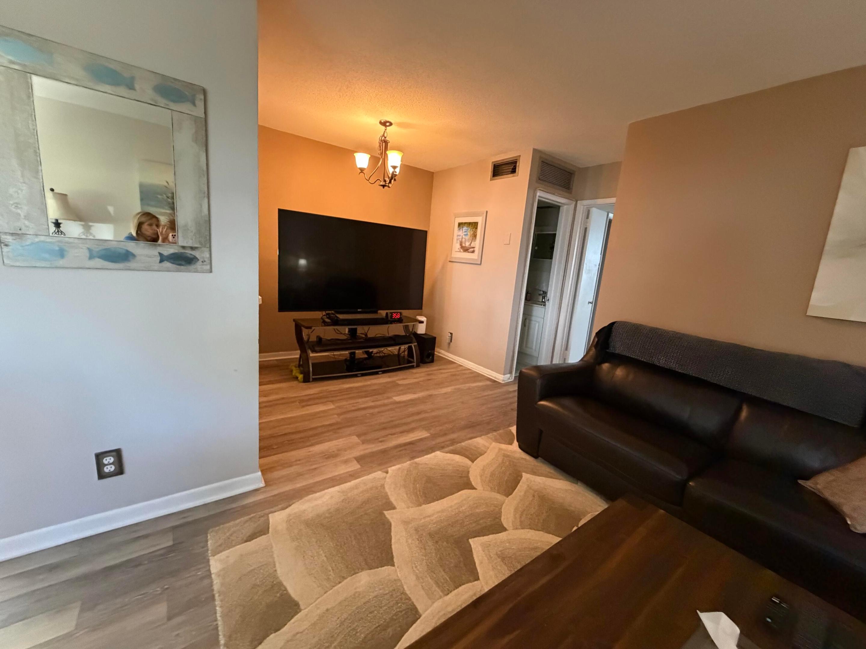 LIGHTHOUSE POINT GARDENS SOUTH - Residential