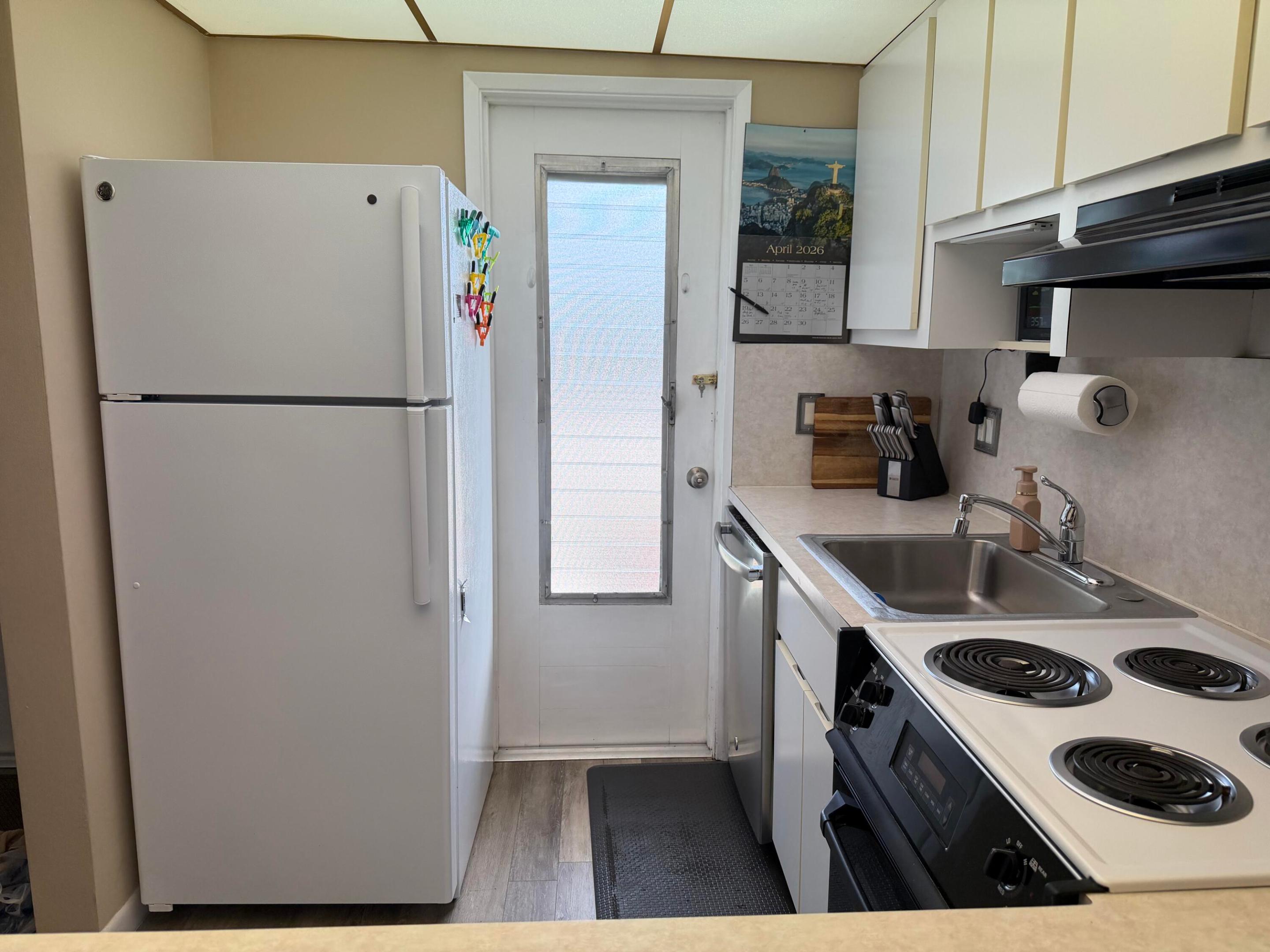 LIGHTHOUSE POINT GARDENS SOUTH - Residential