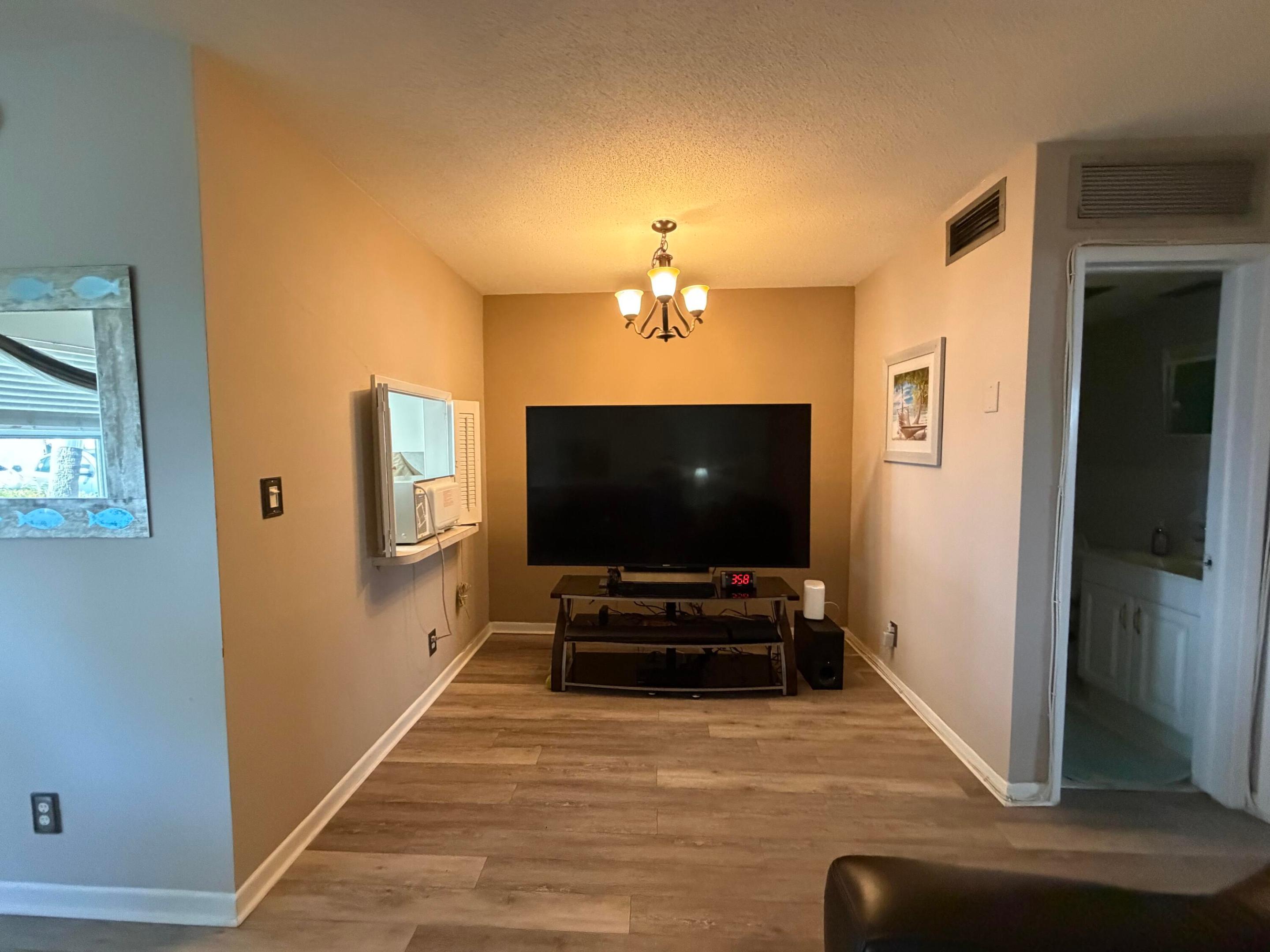 LIGHTHOUSE POINT GARDENS SOUTH - Residential