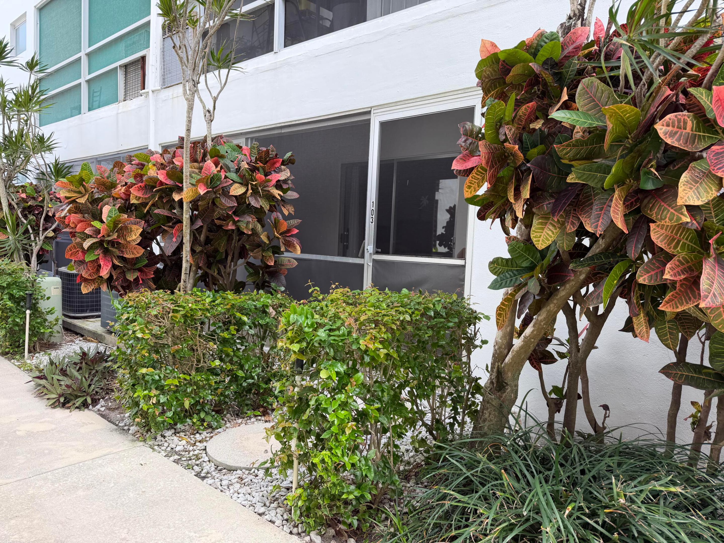 2050 NE 39th Street NE S103