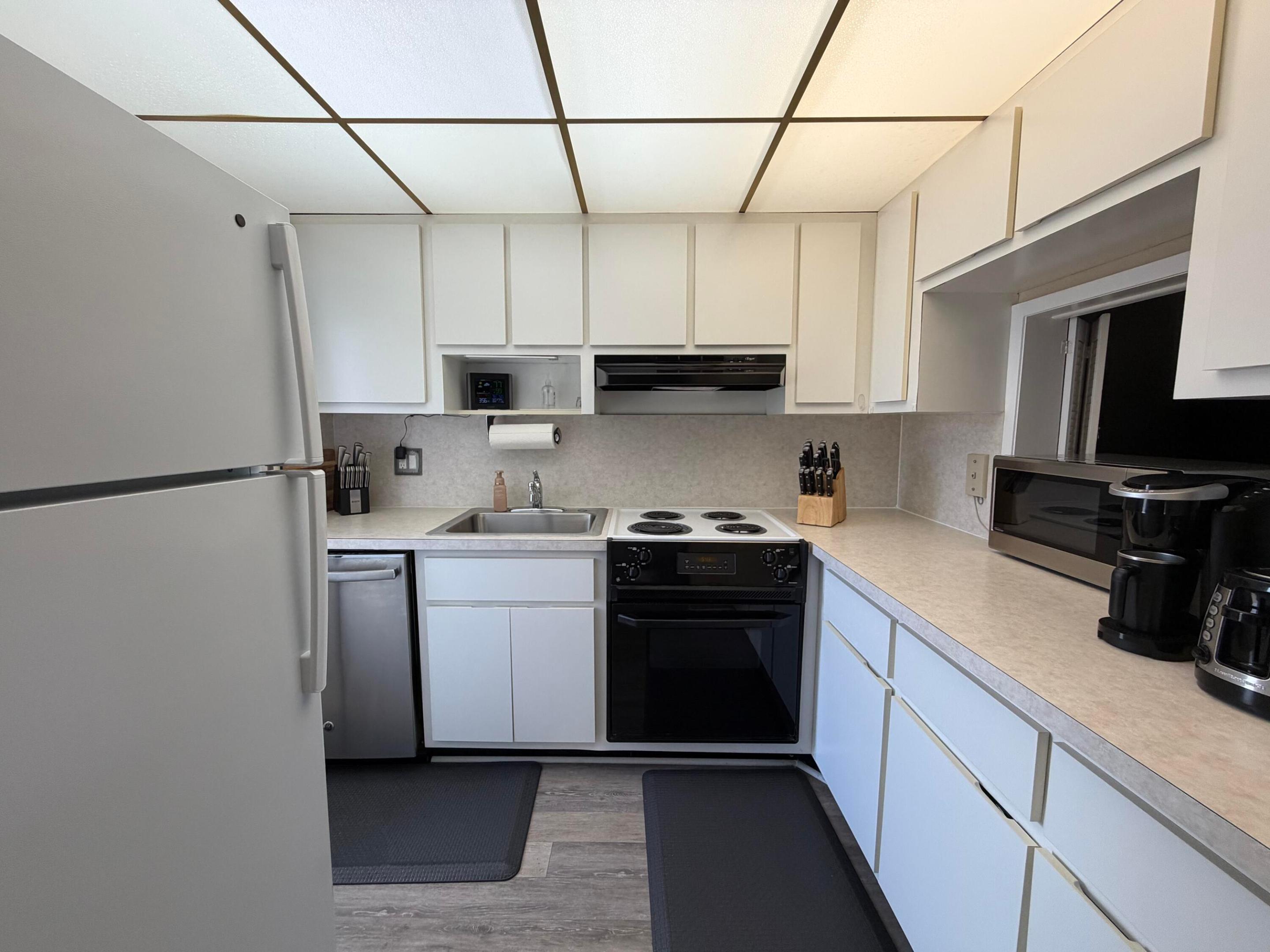 LIGHTHOUSE POINT GARDENS SOUTH - Residential