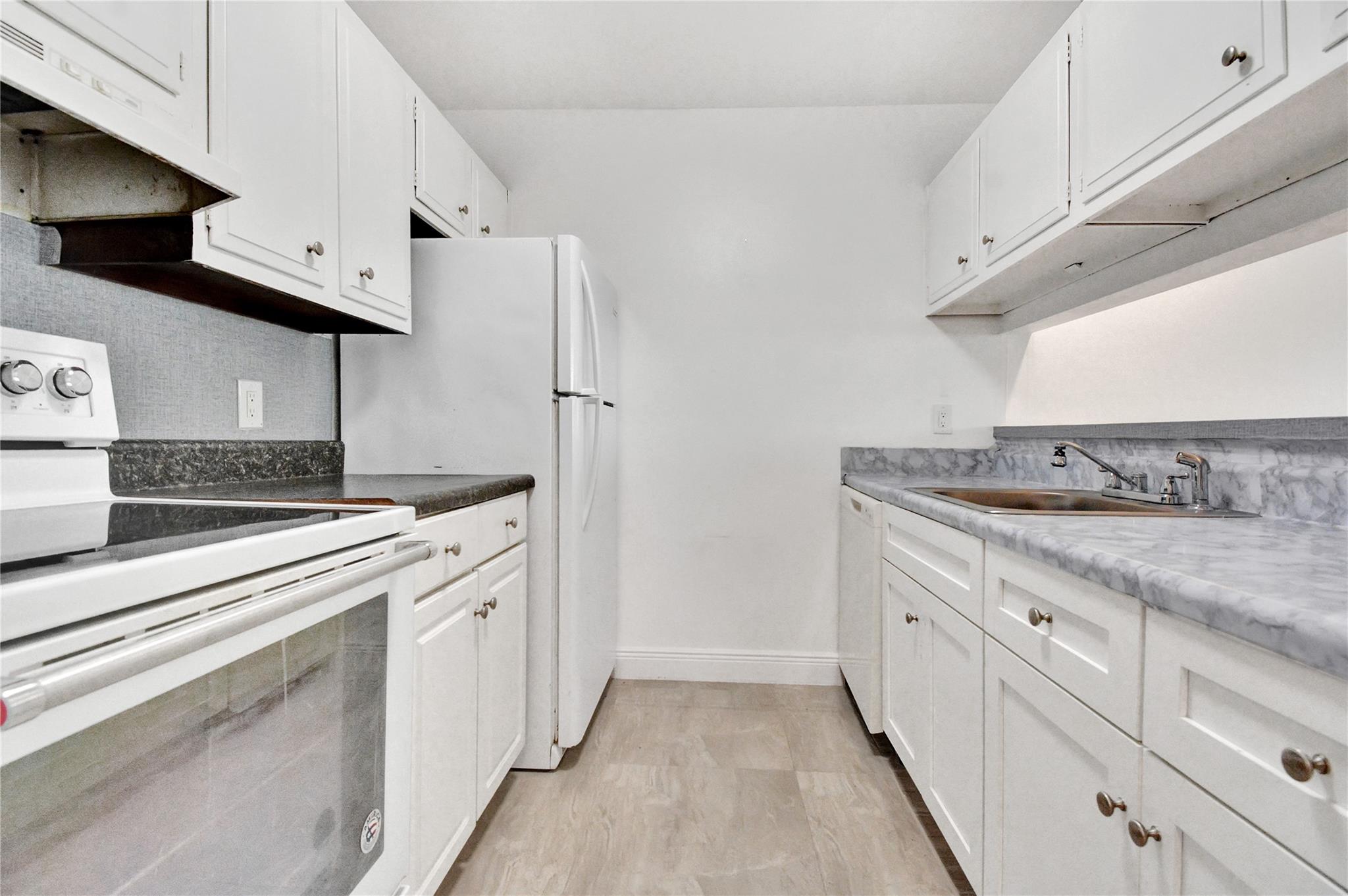 CENTRE HILL COURTS CONDO - Residential Lease