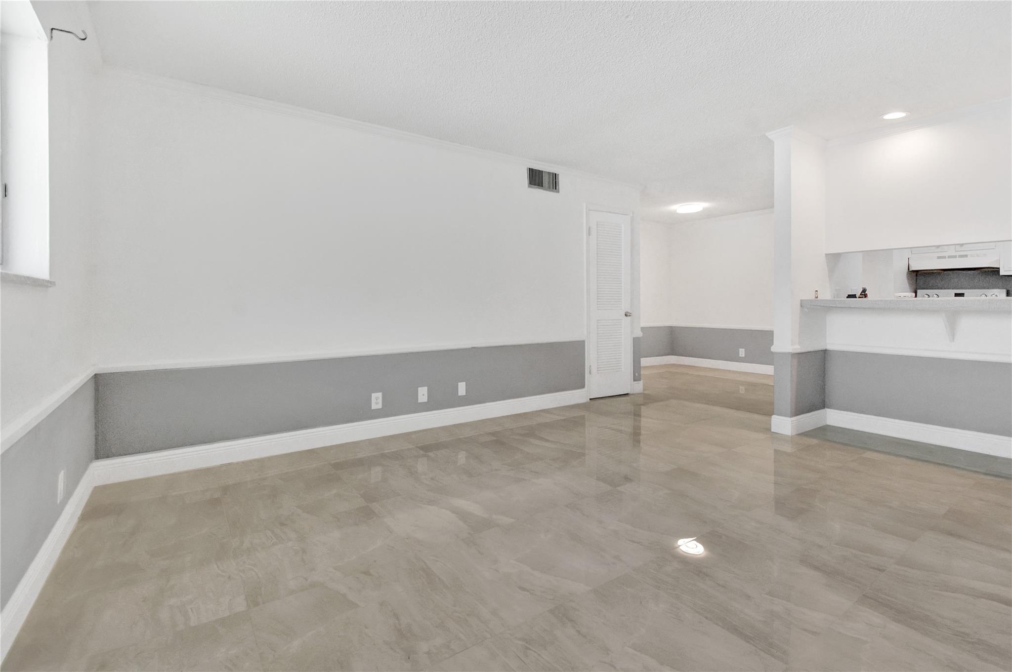 CENTRE HILL COURTS CONDO - Residential Lease